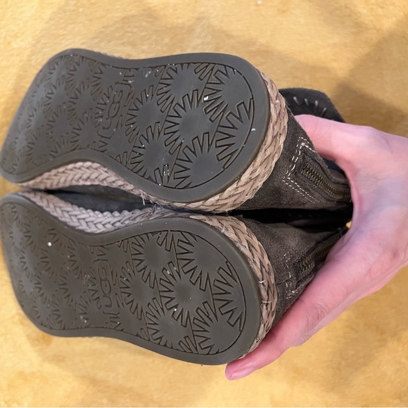 Ugg Varney Amphora Booties size 8 - Picture 5 of 8